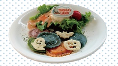 トーマスレストラン「ハロウィンパーティーカラフルラビオリ」(1180円) 