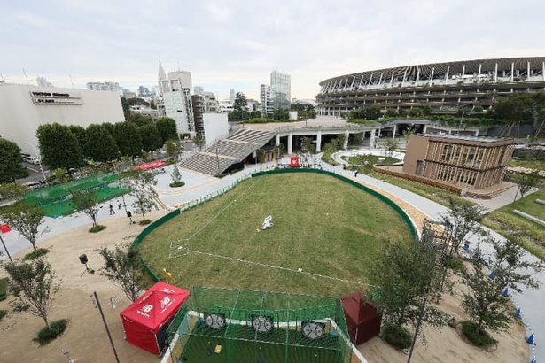 「New Balance Kids Ballpark」。都立明治公園内で期間限定で開催