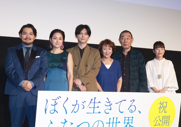 忍足亜希子、今井彰人、烏丸せつこ、でんでん、メガホンをとった呉美保監督