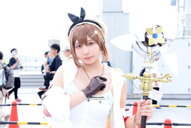 グラドル×コスプレイヤー・三橋くん「ライザのアトリエ」コスプレ「色味にこだわりスライムを自作」＜コミケ104＞ - Ameba News  [アメーバニュース]