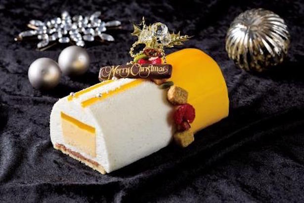 マスカルポーネのムースとオレンジクリームの爽やかな酸味が特徴の「ノエル ブラン」
