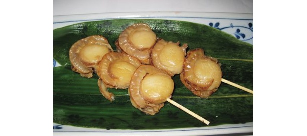 「下北かさまい焼き」（ホタテ300円）のホタテは、一度味わってほしい絶品グルメ