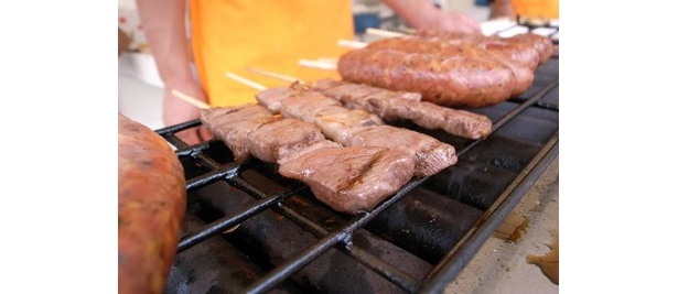 「下北かさまい焼き」（和牛400円）も、やわらかくて美味