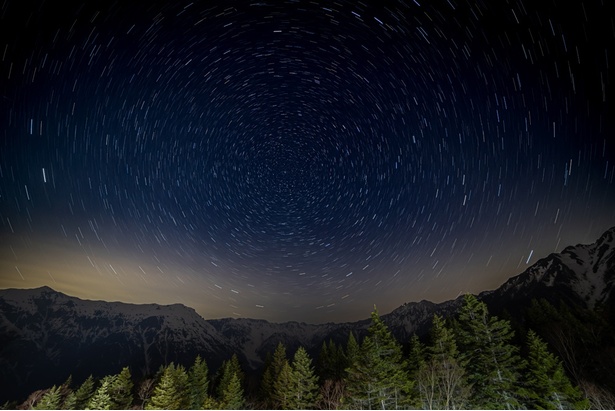 春と秋のみ、期間限定で夜間の星空観賞便が運行する