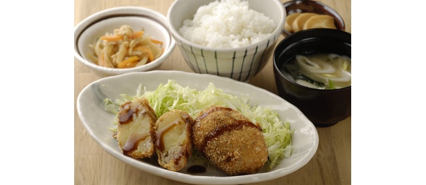 コロッケ定食￥420/キタアカリを使用したコロッケとご飯、汁物、小鉢などが付く