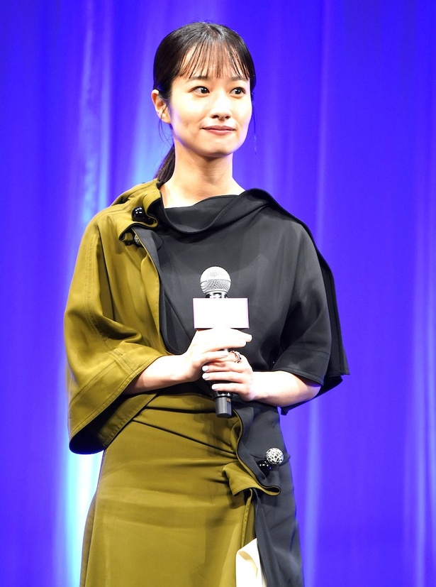 黒木演じる梓の親友、叶海役の藤間爽子