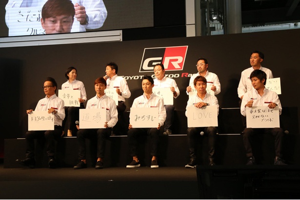 トークセッションは各人がパネルに回答を記入