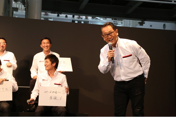 サプライズでトークセッションに登壇した豊田章男トヨタ自動車社長。これには回答者もびっくり