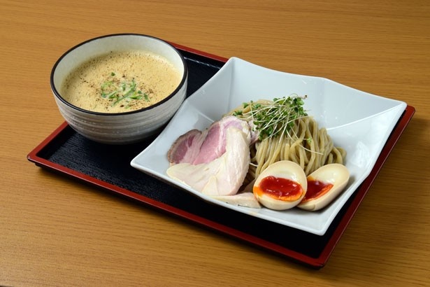 「濃厚鶏白湯つけ麺」(900円・大盛無料)/麺処 飯田家