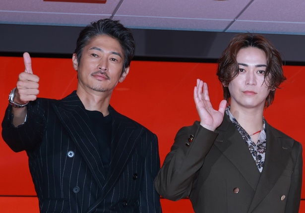 「外道の歌」でW主演を務める窪塚洋介と亀梨和也(写真左から)