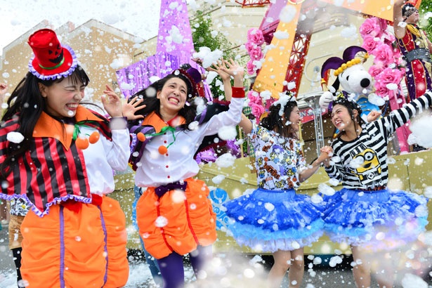 踊って叫んで盛り上がりまくりの「フェスタ・デ・パレード」/画像提供:ユニバーサル・スタジオ・ジャパン