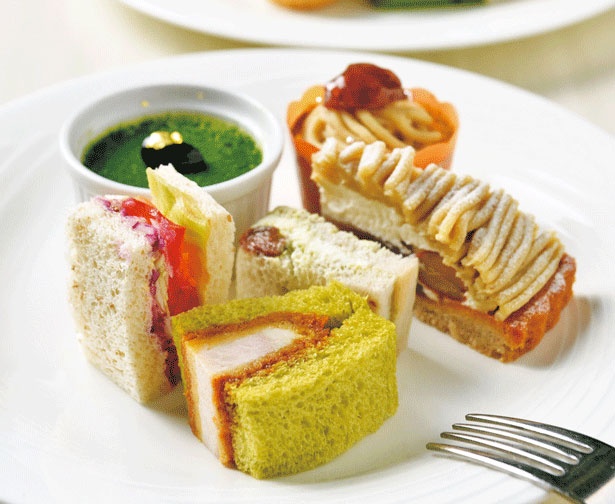 サンドイッチやパスタといったフードメニューも充実/ホテルニューオータニ大阪「パティスリーSATSUKI」