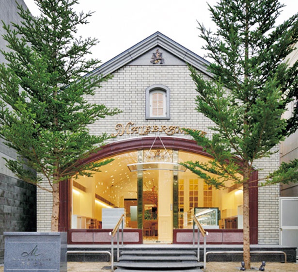 洋菓子の聖地であるフランスの古典主義建築がモチーフの外観/マールブランシュ 北山本店