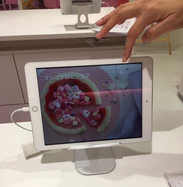 「Whip」ではタブレット端末を見ながら、自分のペースで調理ができる