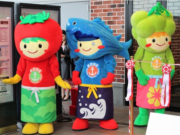 オープニングイベントに駆けつけた、神戸市中央卸売市場のマスコットキャラクター「ととかな隊」