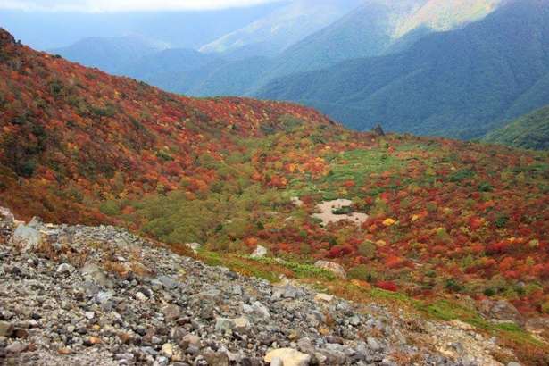 日本百名山の一座は紅葉の名所でもある／那須連山(茶臼岳)