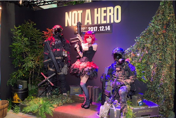 銃を手にした姿も魅力的！