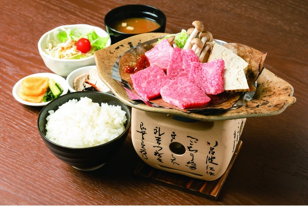 ほう葉が香る味噌と飛騨牛を楽しむ郷土料理、飛騨牛カルビほうば味噌御膳（1,978円）