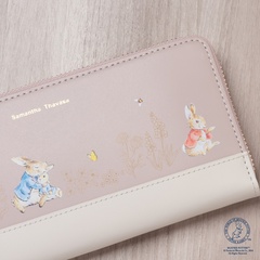 ピーターラビットと妹のほのぼのとしたワンシーンをプリント