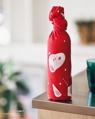 ワインボトルを包んでクリスマスらしいギフトに