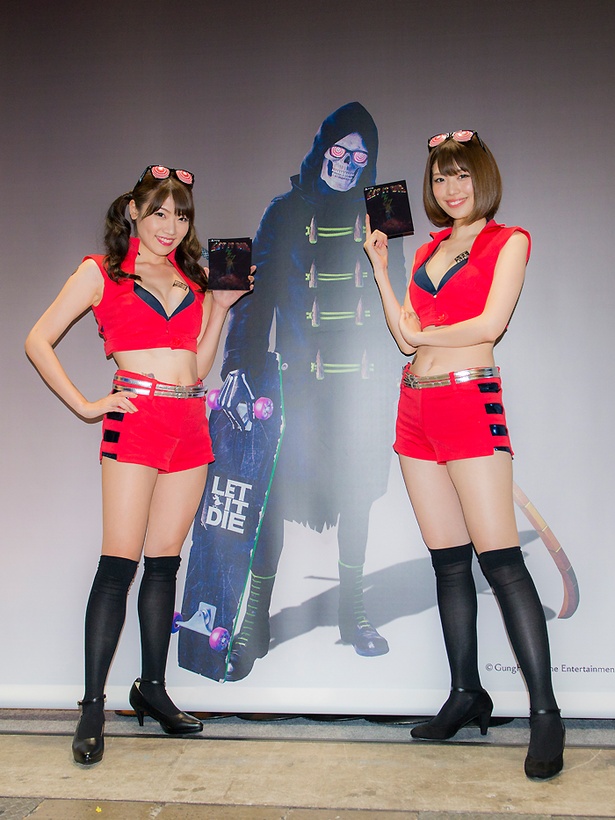 「LET IT DIE」ブースのコンパニオン
