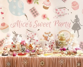 数日限定開催！「不思議の国×クリスマス」がテーマの可愛さ溢れるデザートブッフェ