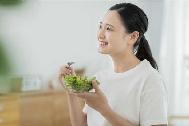 いつものサラダにかけるだけ♪ 毎日の食事で、手軽に野菜を摂って健康に！