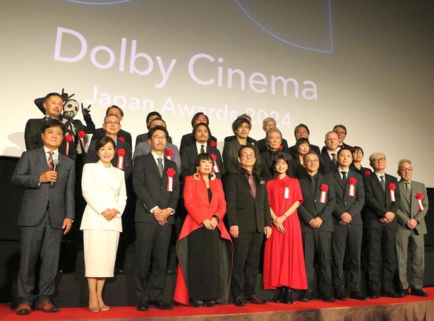 【写真を見る】「Dolby Cinema Japan Awards」授賞式が初開催！サプライズで世界的に著名なファッションデザイナーのコシノ ジュンコも駆け付けた