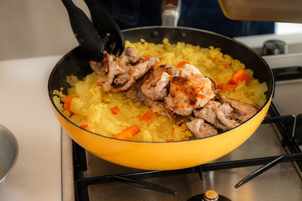 食べ応え＆存在感バッチリのお肉をセンターにキレイに並べます