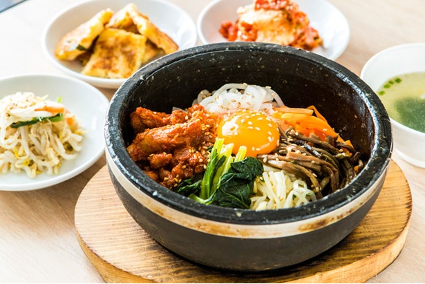 韓国料理 bibim’(10階)の「選べるビビムパセット」(700円・限定10食)