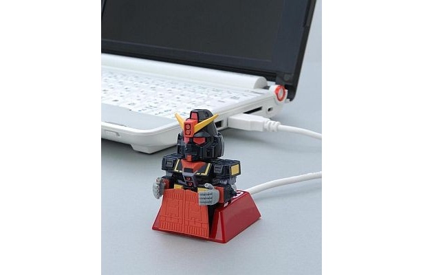 自分だけの部隊を作り上げて戦闘を体験できるPCオンラインゲームも楽しめる