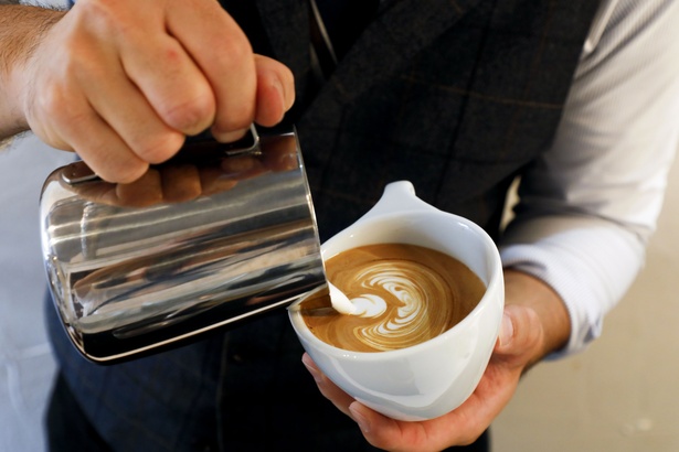 カフェラテはやカプチーノ(540円)は定番人気