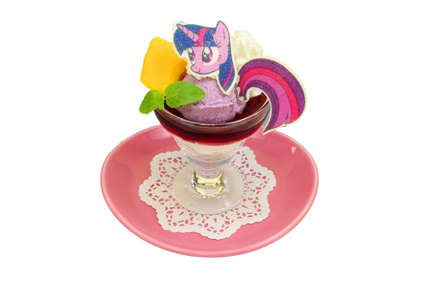 「MY LITTLE PONY Pinkish Café」の「トワイライトのマジカルアイスパフェ」