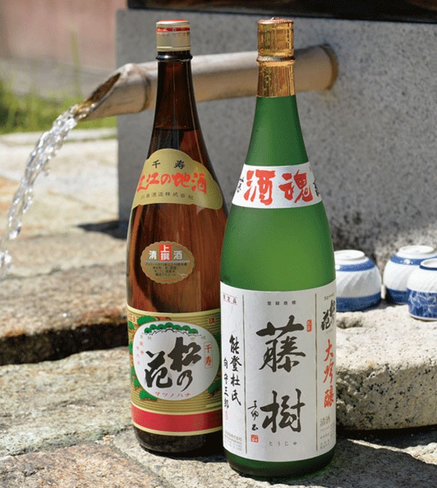 「大吟醸 藤樹」(右・6290円)と「松の花撰」(2020円)/川島酒造