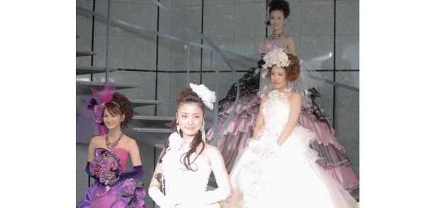【写真】新作ドレスを着た“ミスキャン”がズラリ！