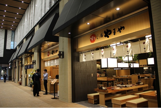 九州料理「博多もつ鍋やまや」やタイ料理「ギン カーオ」など個性豊かな顔ぶれが登場