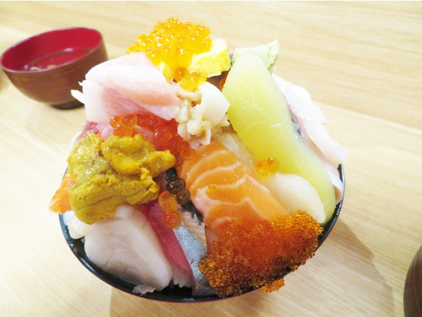 松坂屋名古屋店 本館で開催中の「秋の大北海道展」をめぐるランチレポート。この山盛り海鮮丼の正体とは…？
