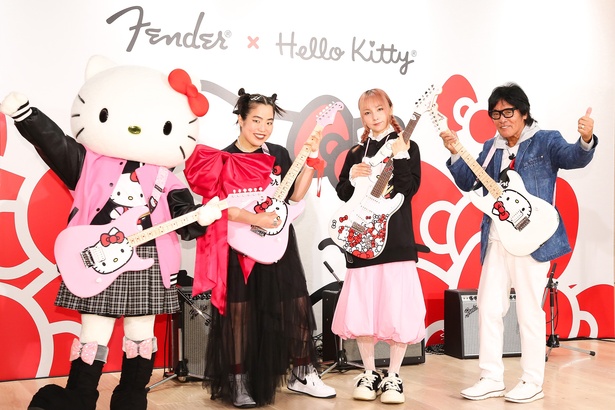 「Fender×ハローキティ製品発表会」に登壇したハローキティ、ゆりやんレトリィバァ、MAMI、松崎しげる(写真左から)