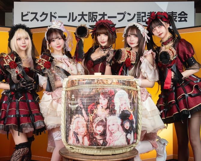 人気コスプレイヤー×日本一のコンカフェ嬢が手掛ける“きせかえ人形”カフェ…関西初進出に意気込み「特別な空間を楽しんで」