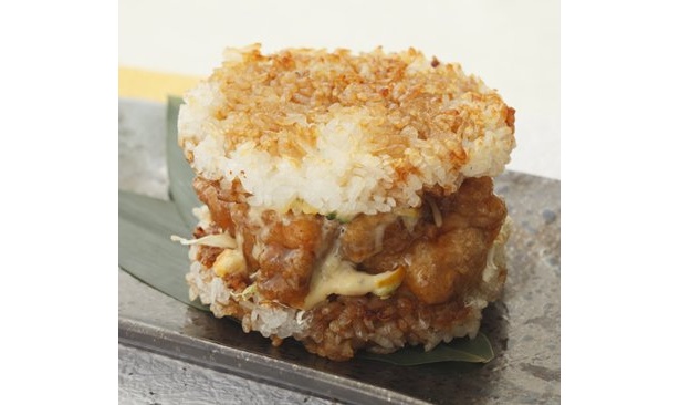 鶏料理専門店「鳥麻」の「チキン南蛮ライスバーガー」(380円)