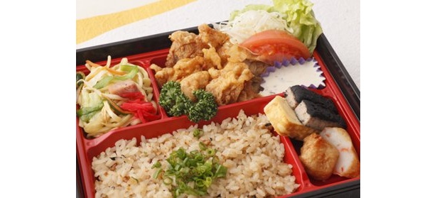 「沖縄　龍潭」の「黒麹黒酢チキン南蛮弁当」（980円）