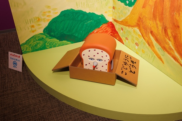 ある目的を果たすため、ぶどうパンに扮したパンどろぼう。※写真は東京開催時の様子