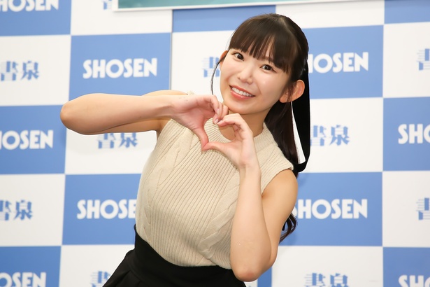 長澤茉里奈がカレンダー発売記念イベントを開催