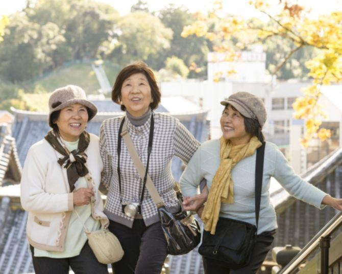 年齢を重ねても元気におでかけ！関東の“ちょっぴり遠出”スポットと、骨の健康サポートアイテム