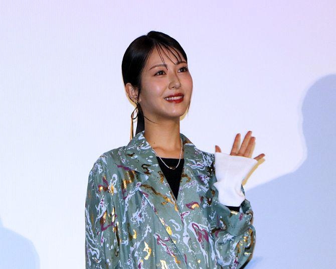 浜辺美波「『モヤモヤする』は正解」 、映画『六人の嘘つきな大学生』初日舞台挨拶で見解を語る