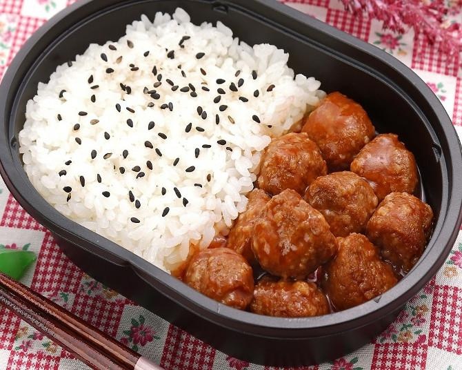 弁当の究極の形「だけ弁当」！今度はイシイのミートボールとコラボ！マルシンハンバーグも復活！！