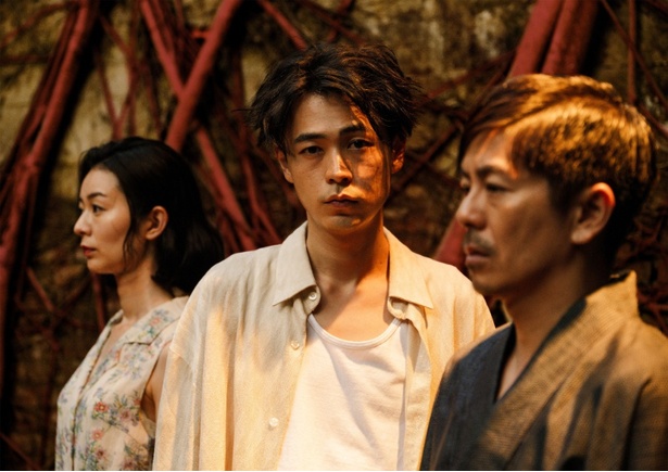 成田凌、中村映里子、森田剛をメインキャストに迎えた、片山慎三監督の最新作『雨の中の慾情』