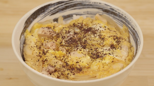 『おっちゃんキッチン』最終回より＜本日のおまかせ＞おっちゃんキッチン特製親子丼