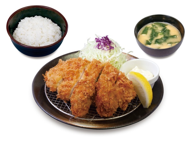ボリューム満点の「ロースかつ＆カキフライ定食」