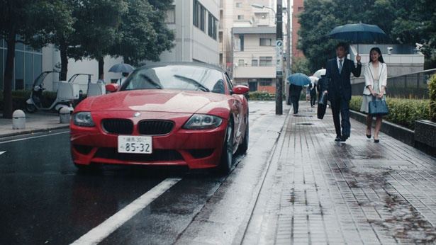 恋が成就し、ハッピーエンドかと思われたその時、2人の前に1台の車が現れて…？